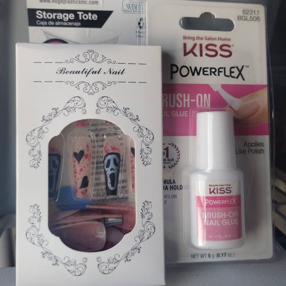 Kiss Accessories - KISS Powerflex Brush-On Nail Glue with Spooky Nail Art Set